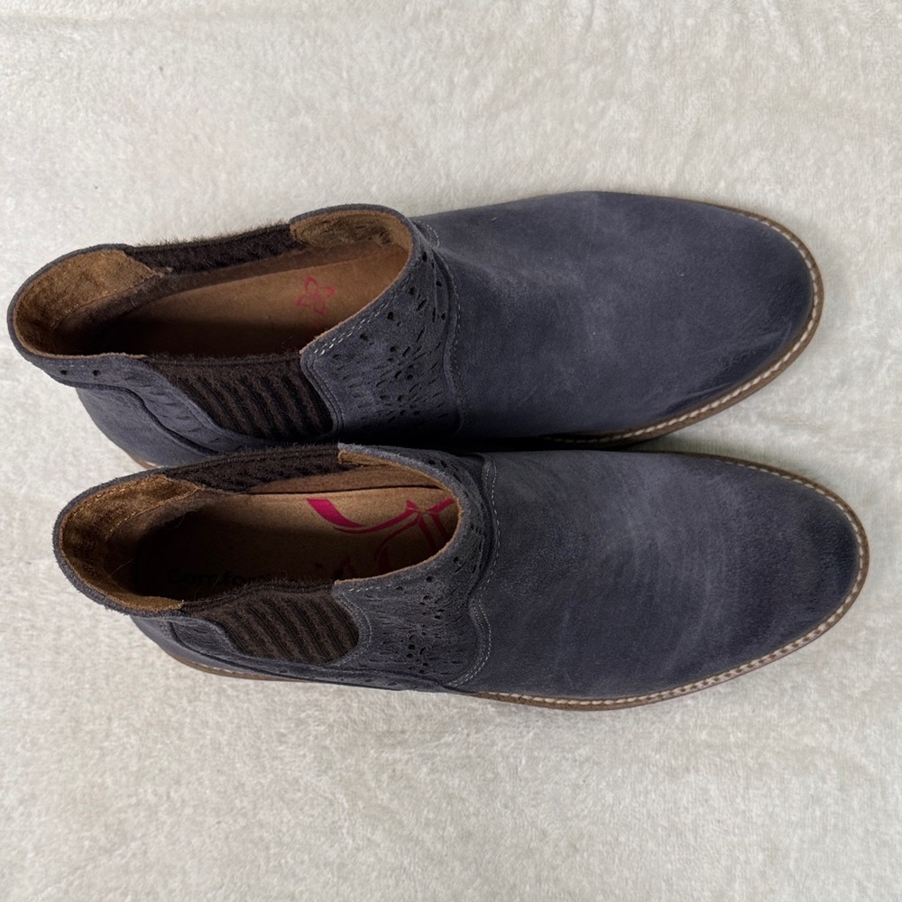 Comfortiva Raya Chelsea Booties - Picture 2 of 14